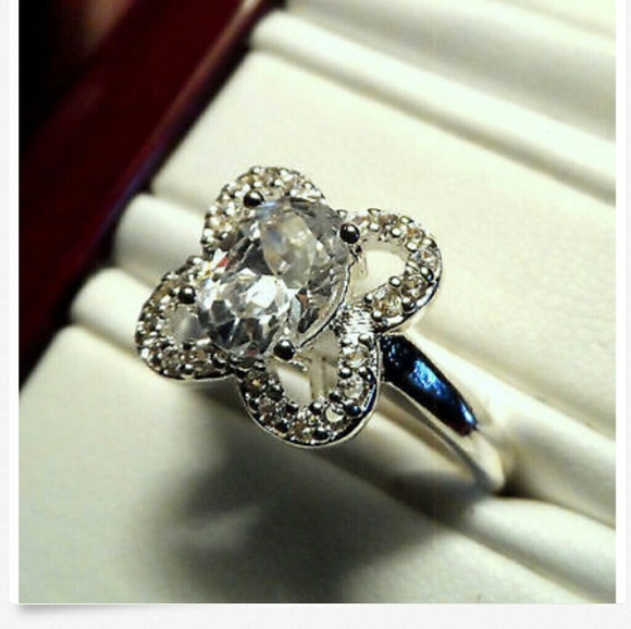 New AUSTRIAN CRYSTAL Clover Gem Ring 8 SilverPlate - Picture 3 of 6